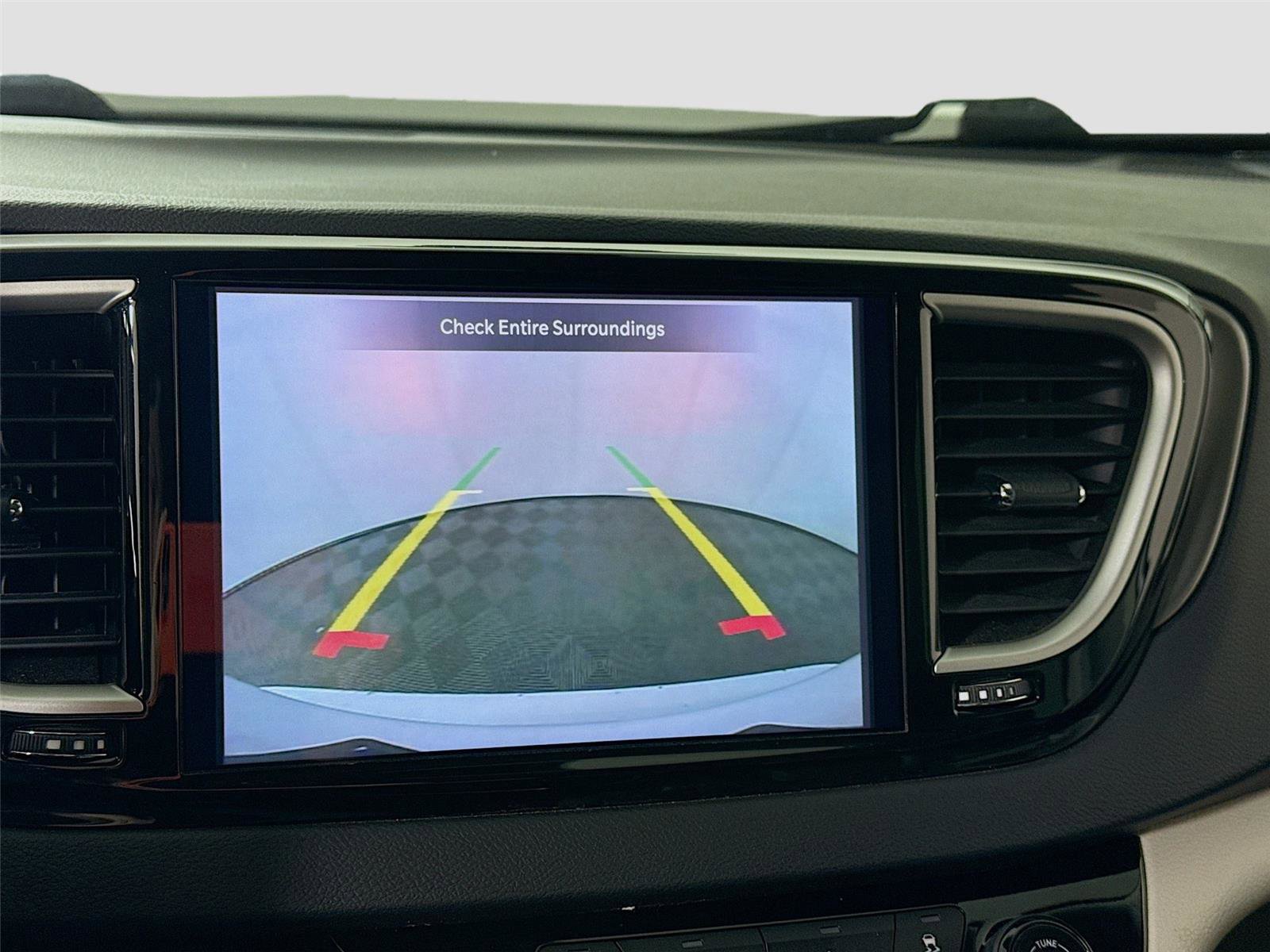 Used 2023 Chrysler Pacifica Touring-L image 7