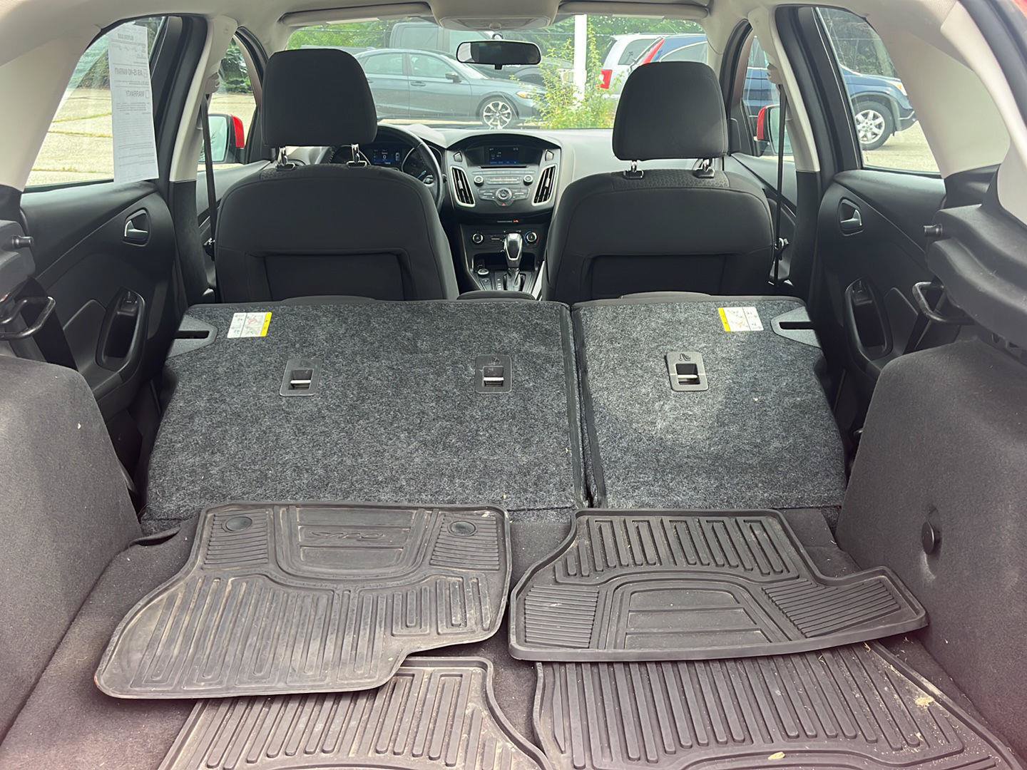 Used 2015 Ford Focus SE w/ Equipment Group 201A FWD image 32