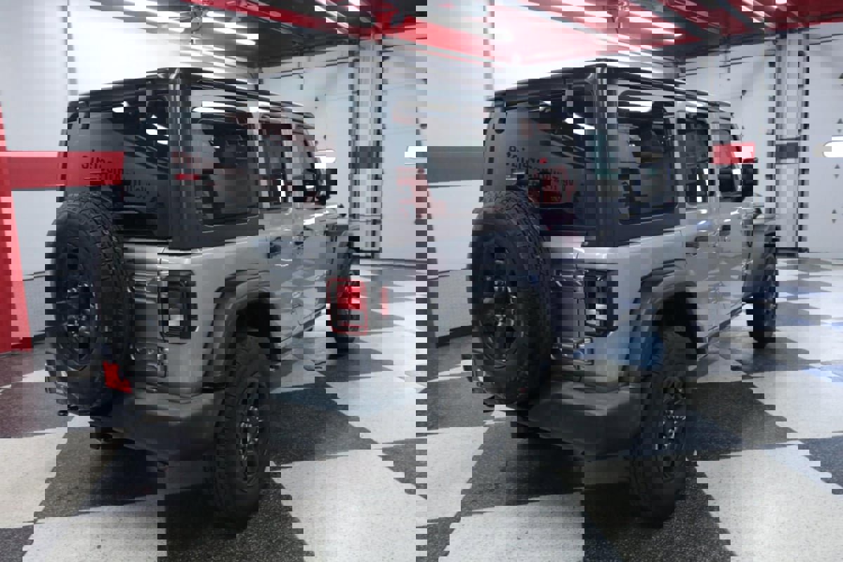 Used 2018 Jeep Wrangler Unlimited Sport image 7