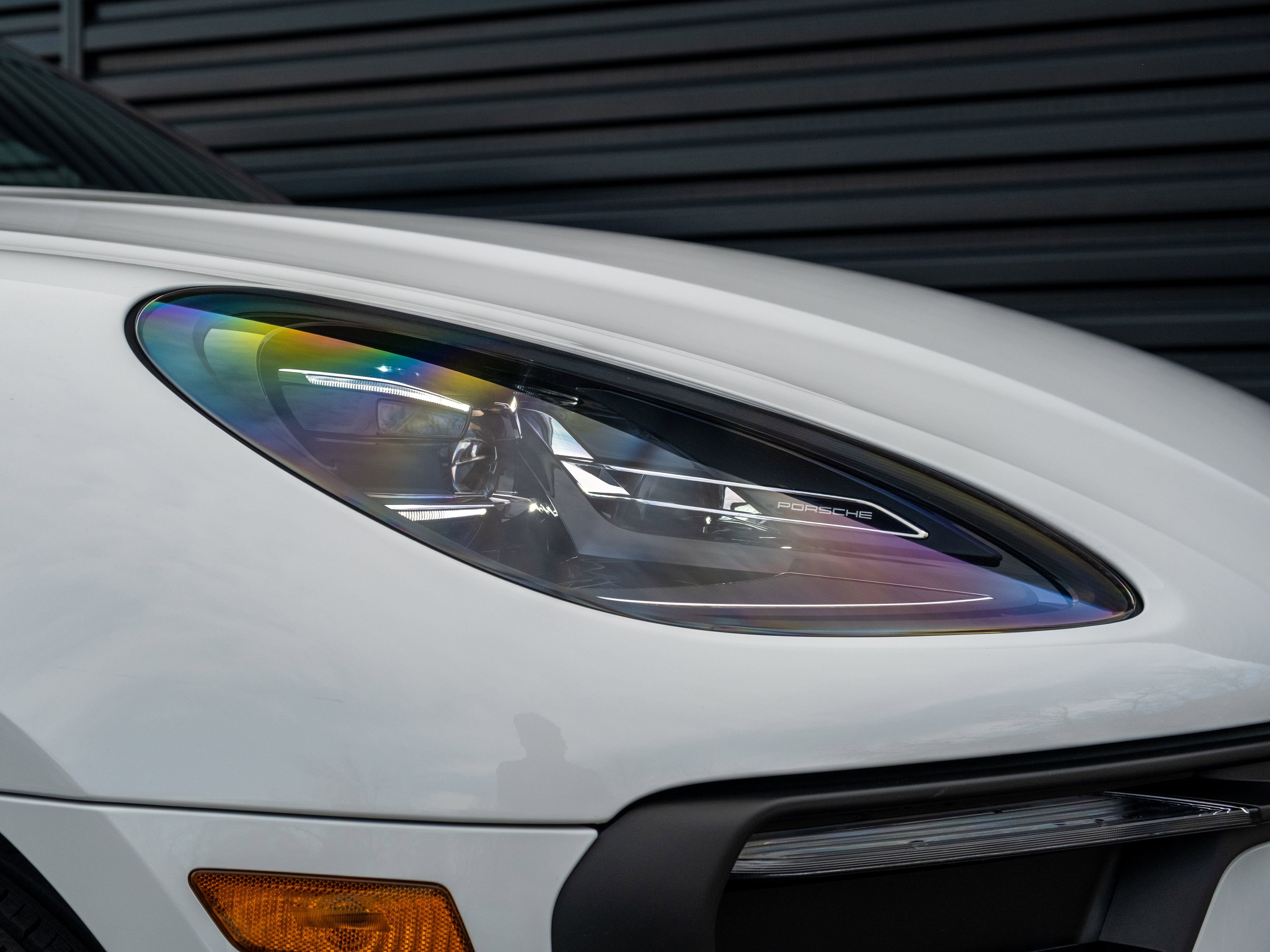 Certified 2025 Porsche Macan image 38