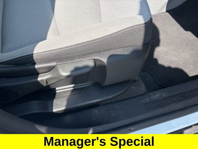 Used 2023 GMC Terrain SLE w/ Driver Convenience Package image 40