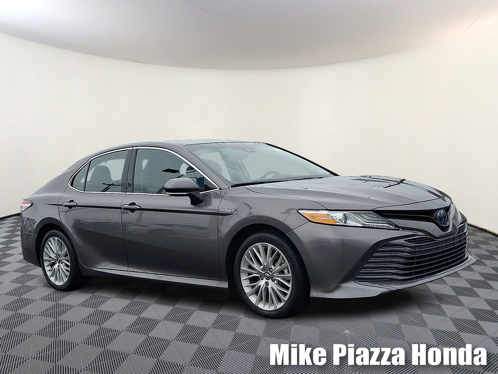 Used 2020 Toyota Camry XLE FWD image 1