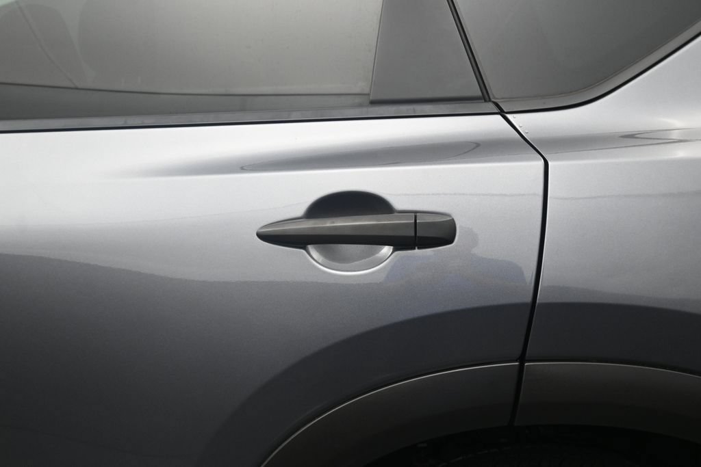 Used 2023 Nissan Rogue S AWD/4WD image 13