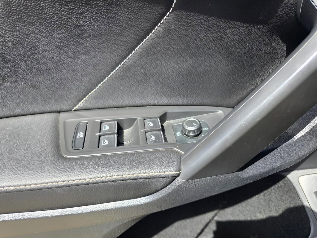 Used 2022 Volkswagen Tiguan SE w/ Panoramic Sunroof Package image 21