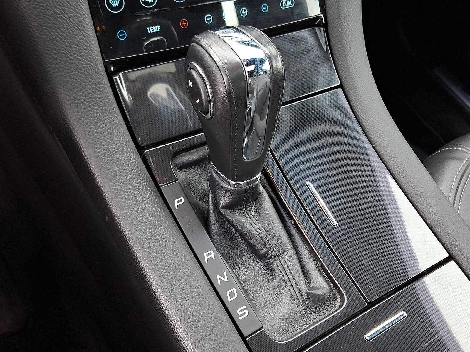 Used 2018 Ford Taurus Limited image 16