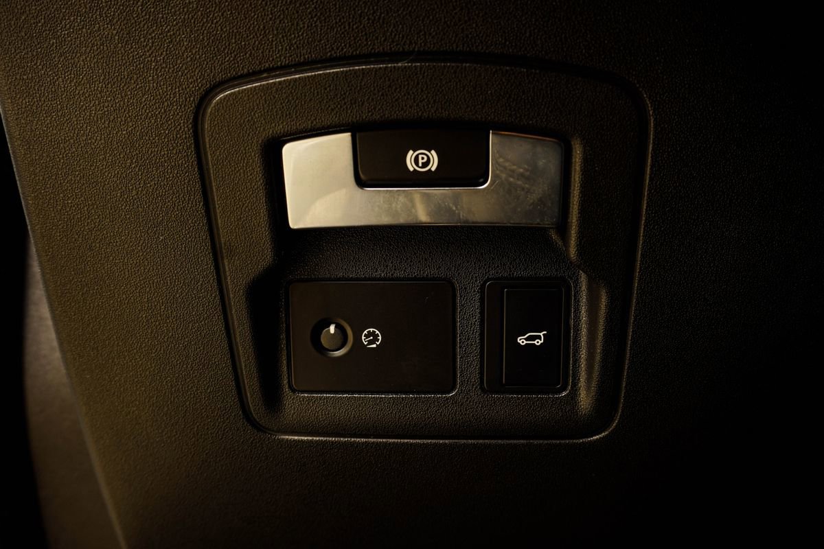 Used 2020 Land Rover Range Rover Velar R-Dynamic S image 29