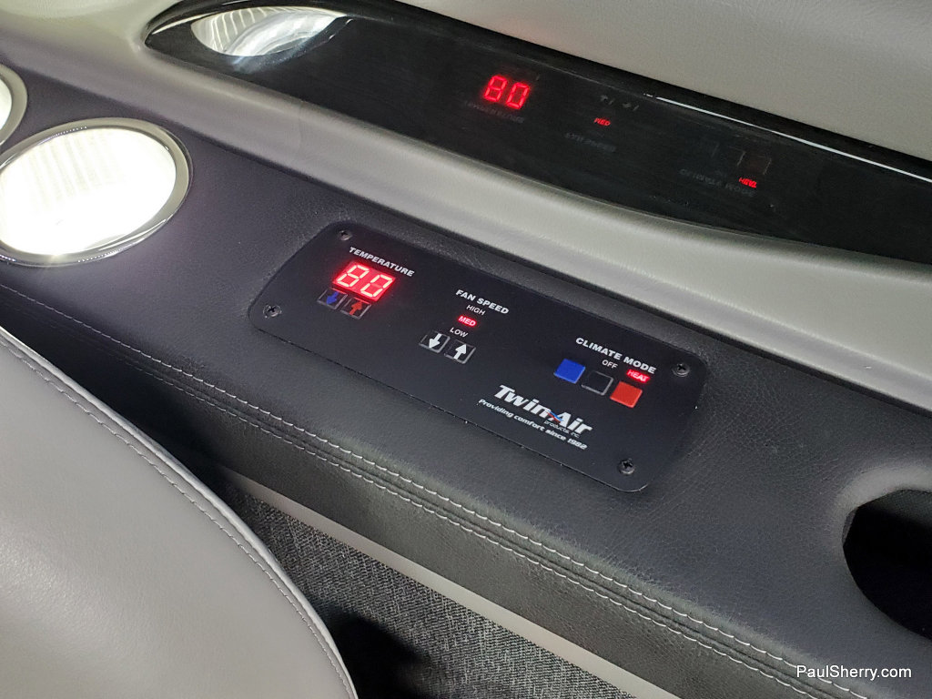 Used 2024 Mercedes-Benz Sprinter 2500 image 35