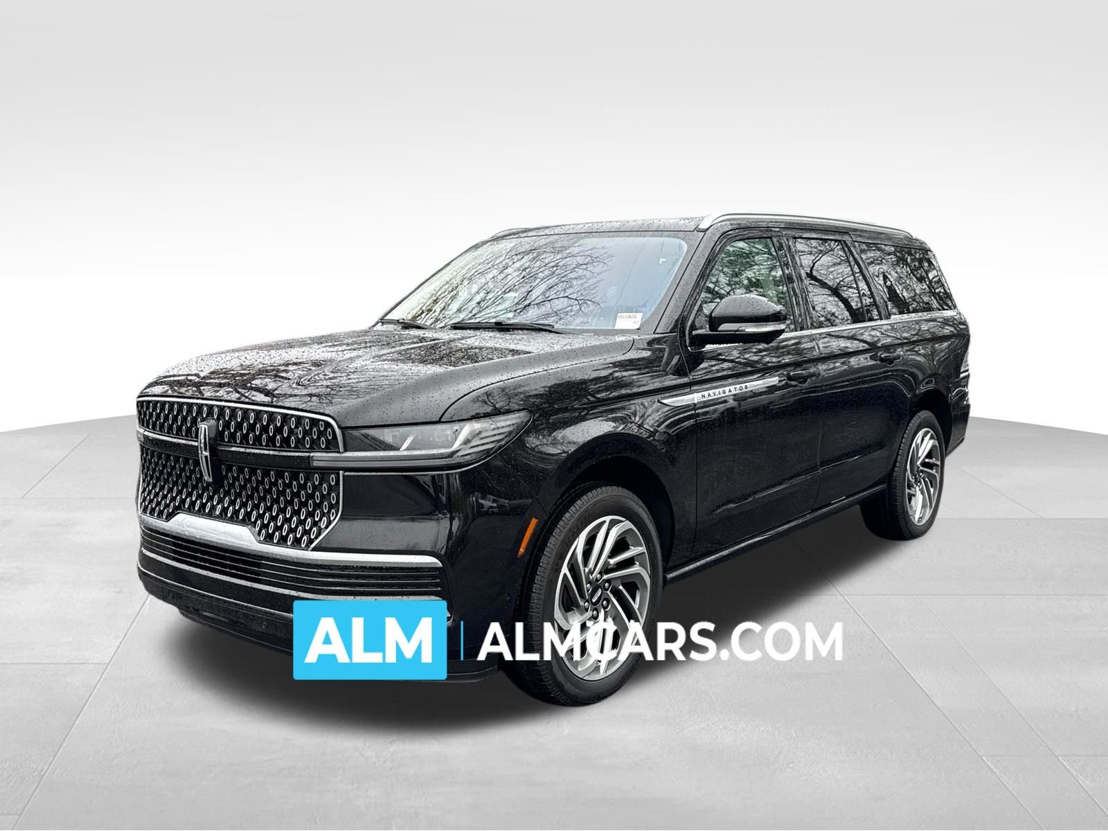 Used 2025 Lincoln Navigator L Reserve AWD/4WD image 1