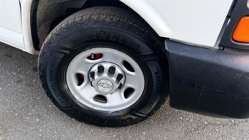 Used 2011 Chevrolet Express 2500 RWD image 23