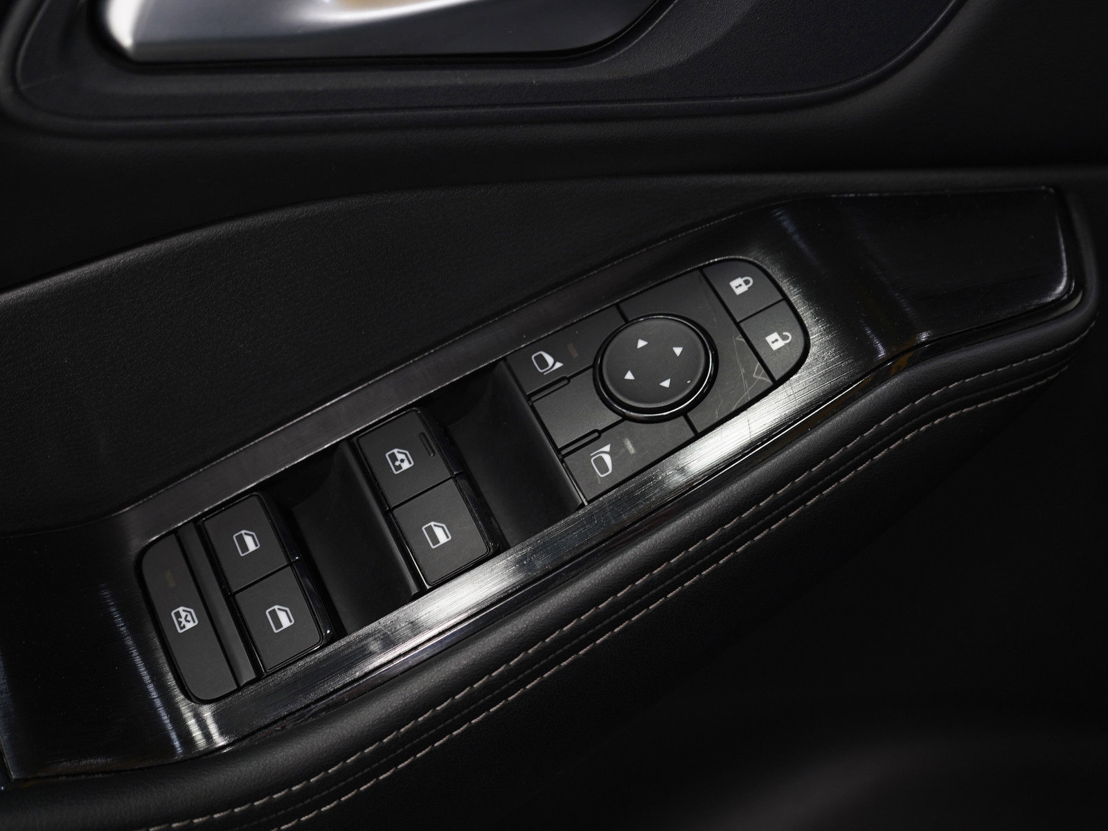 Used 2025 Nissan Rogue SV image 24