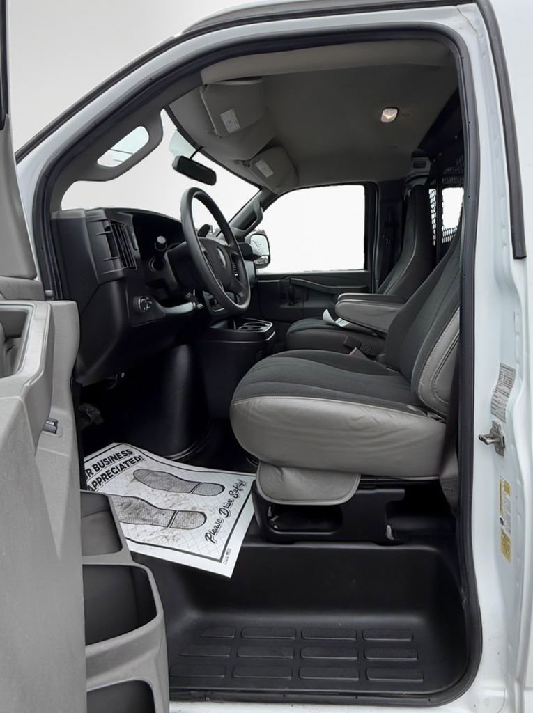 Used 2021 GMC Savana 2500 w/ Driver Convenience Package image 11