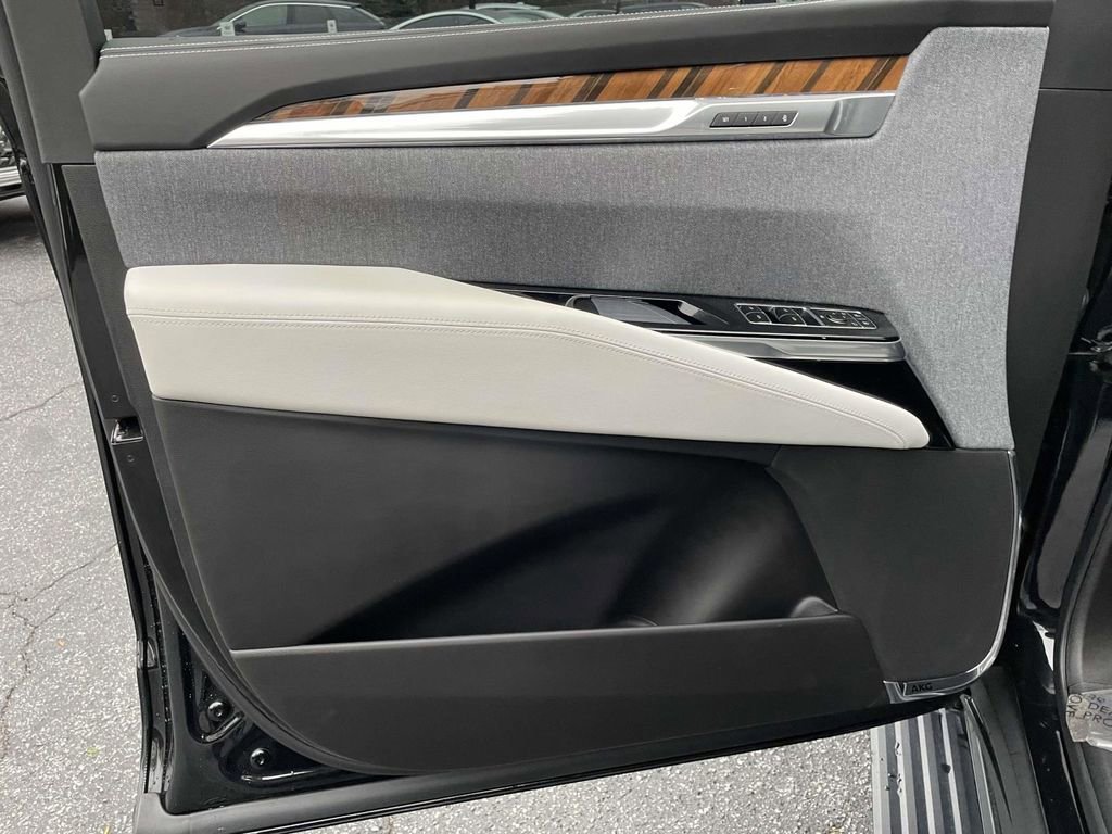 Certified 2025 Cadillac Escalade ESV Sport Platinum image 17