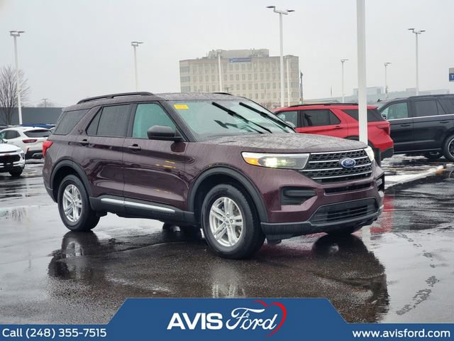 Used 2022 Ford Explorer XLT image 2