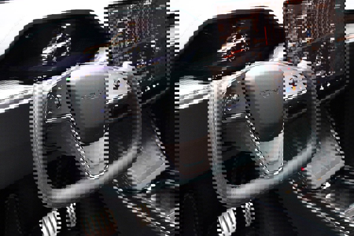 Used 2022 Tesla Model X Plaid image 10