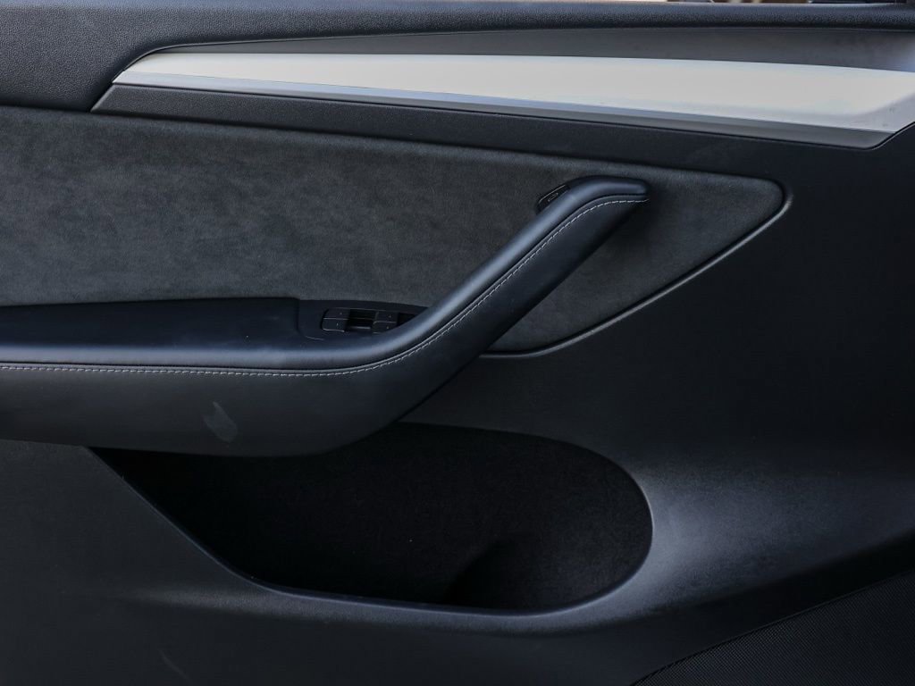 Used 2023 Tesla Model Y Long Range image 24