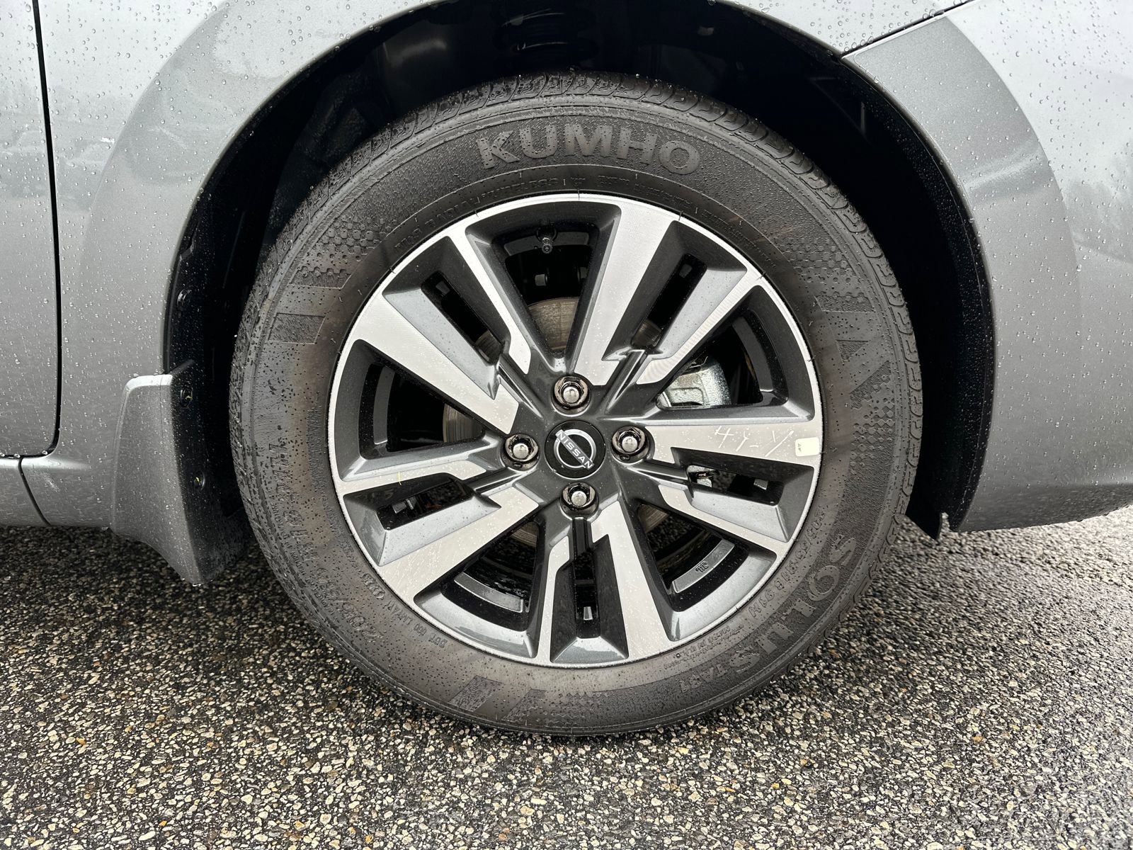New 2025 Nissan Kicks SR image 12