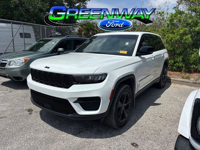 Used 2024 Jeep Grand Cherokee Altitude AWD/4WD image 1