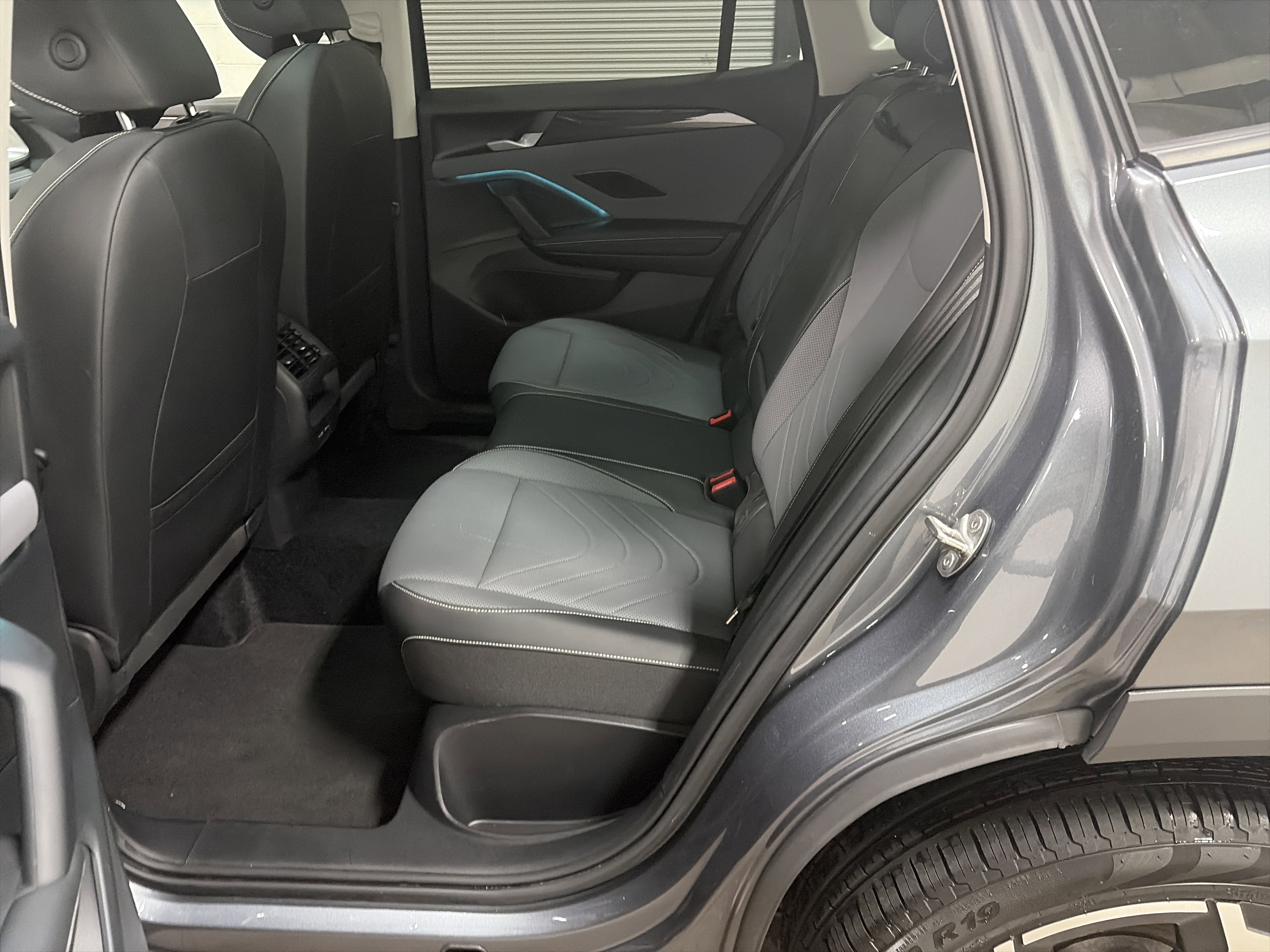 Certified 2025 Volkswagen Tiguan SE image 26