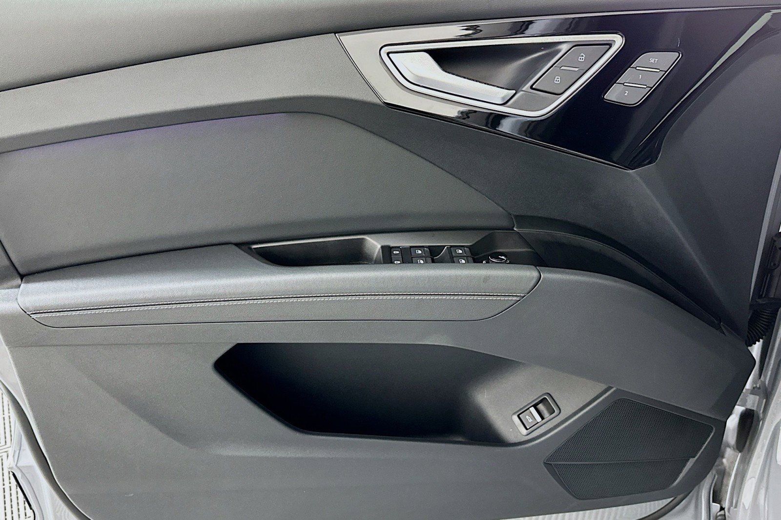 Used 2024 Audi Q4 e-tron Prestige w/ Black Optic Plus Package image 21