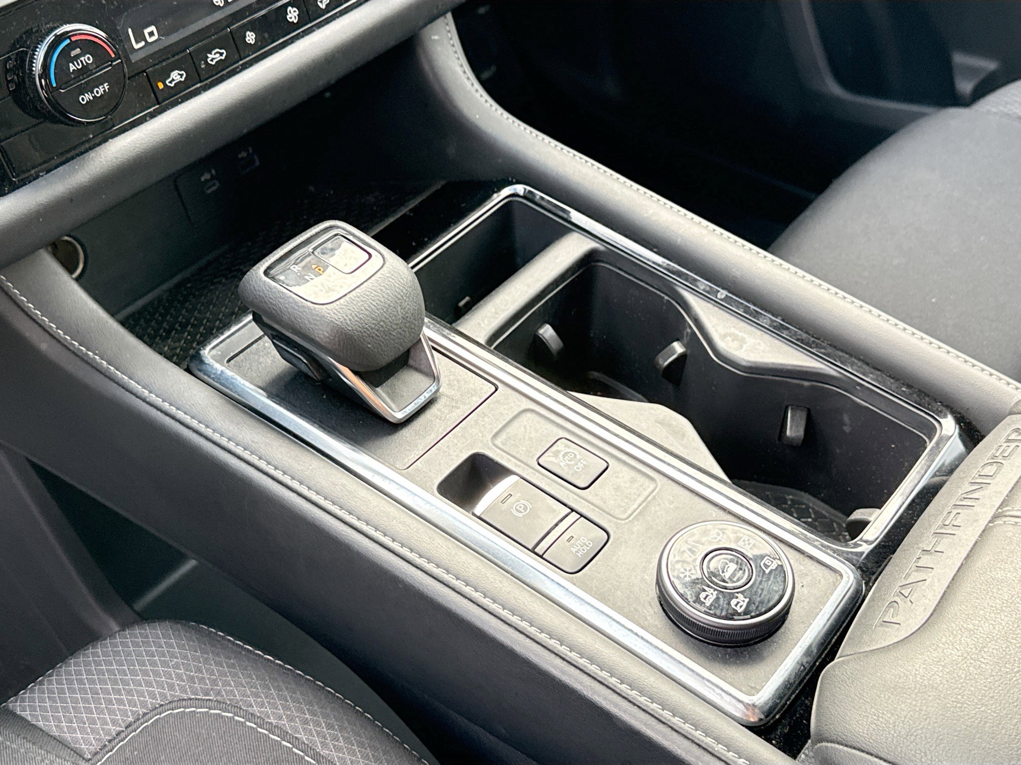 Used 2023 Nissan Pathfinder SV image 28