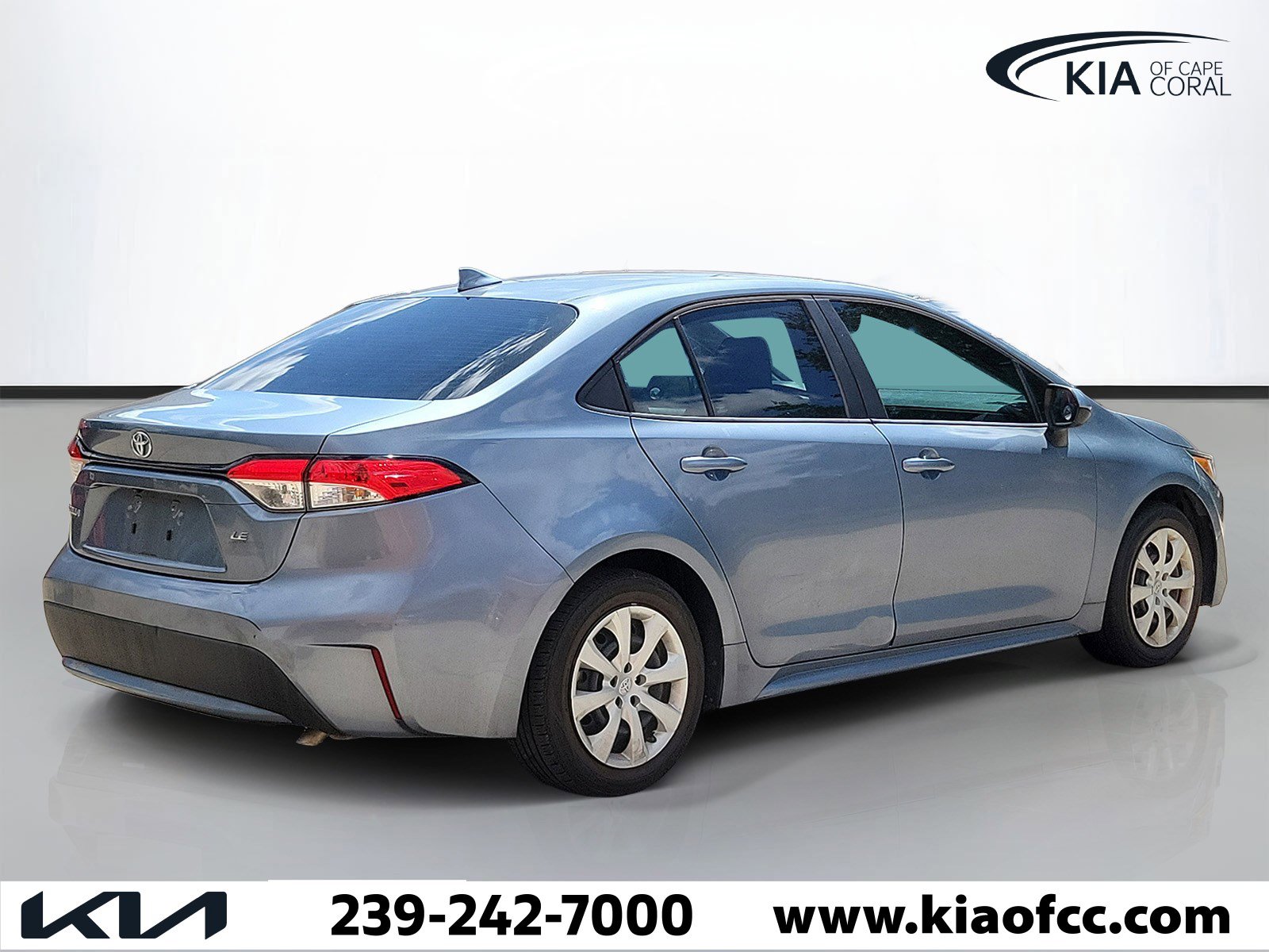 Used 2020 Toyota Corolla LE FWD image 3