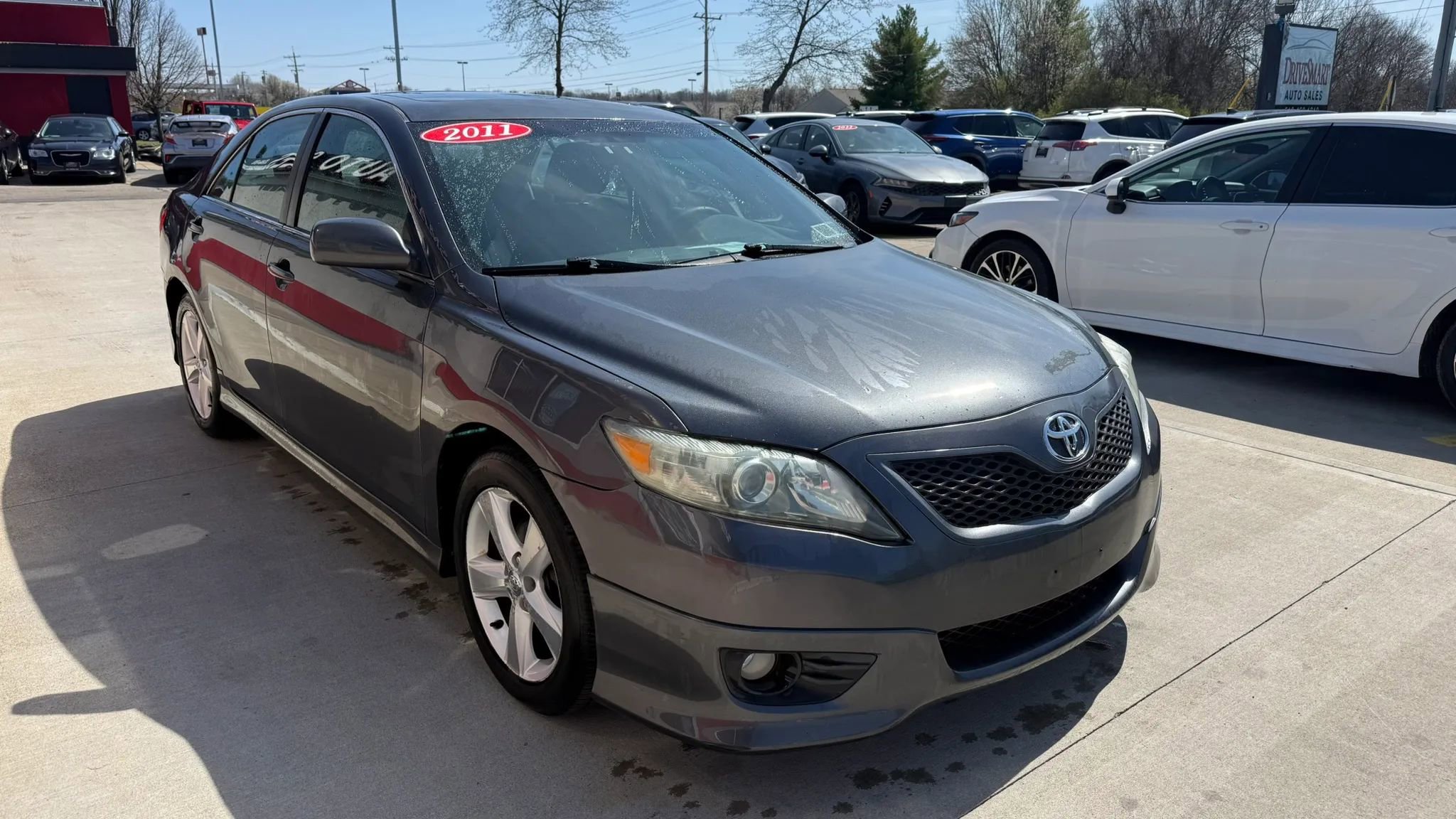 Used 2011 Toyota Camry SE w/ SE Extra-Value Pkg #1 FWD image 2