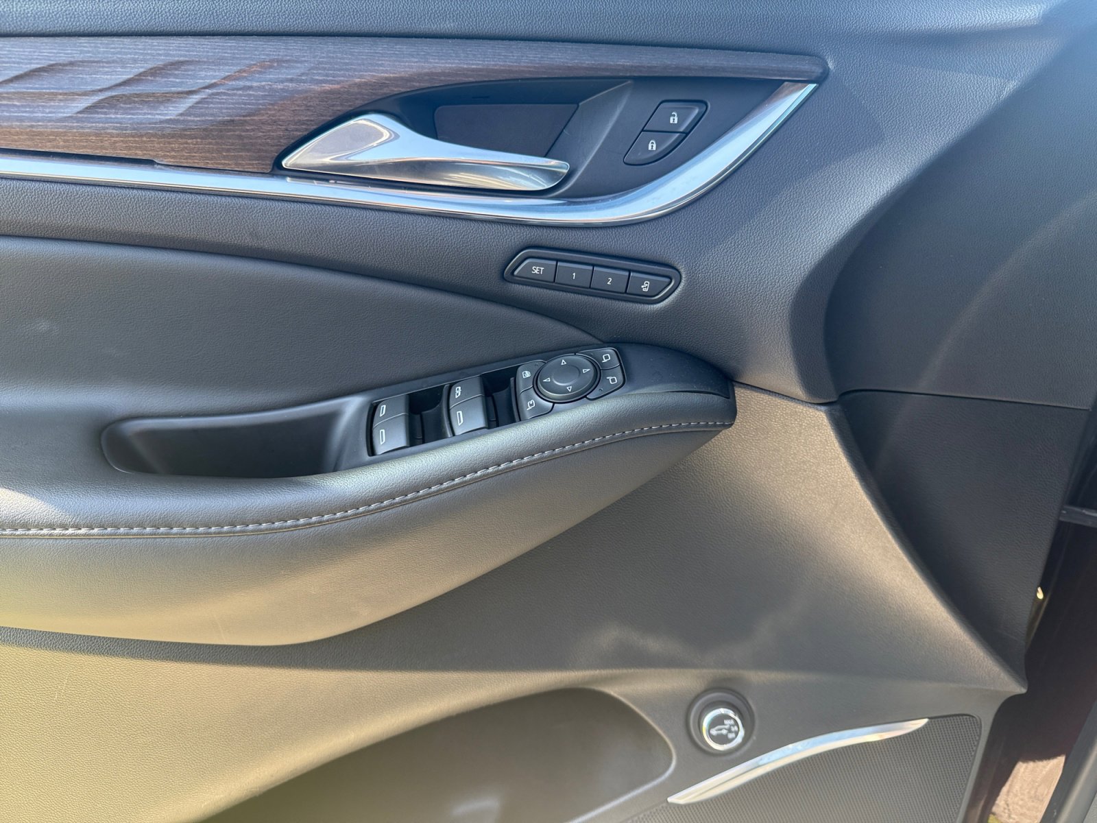 Used 2024 Buick Enclave Avenir w/ Avenir Technology Package AWD/4WD image 18