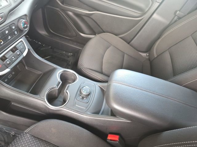 Used 2024 GMC Terrain SLE w/ Elevation Edition image 27