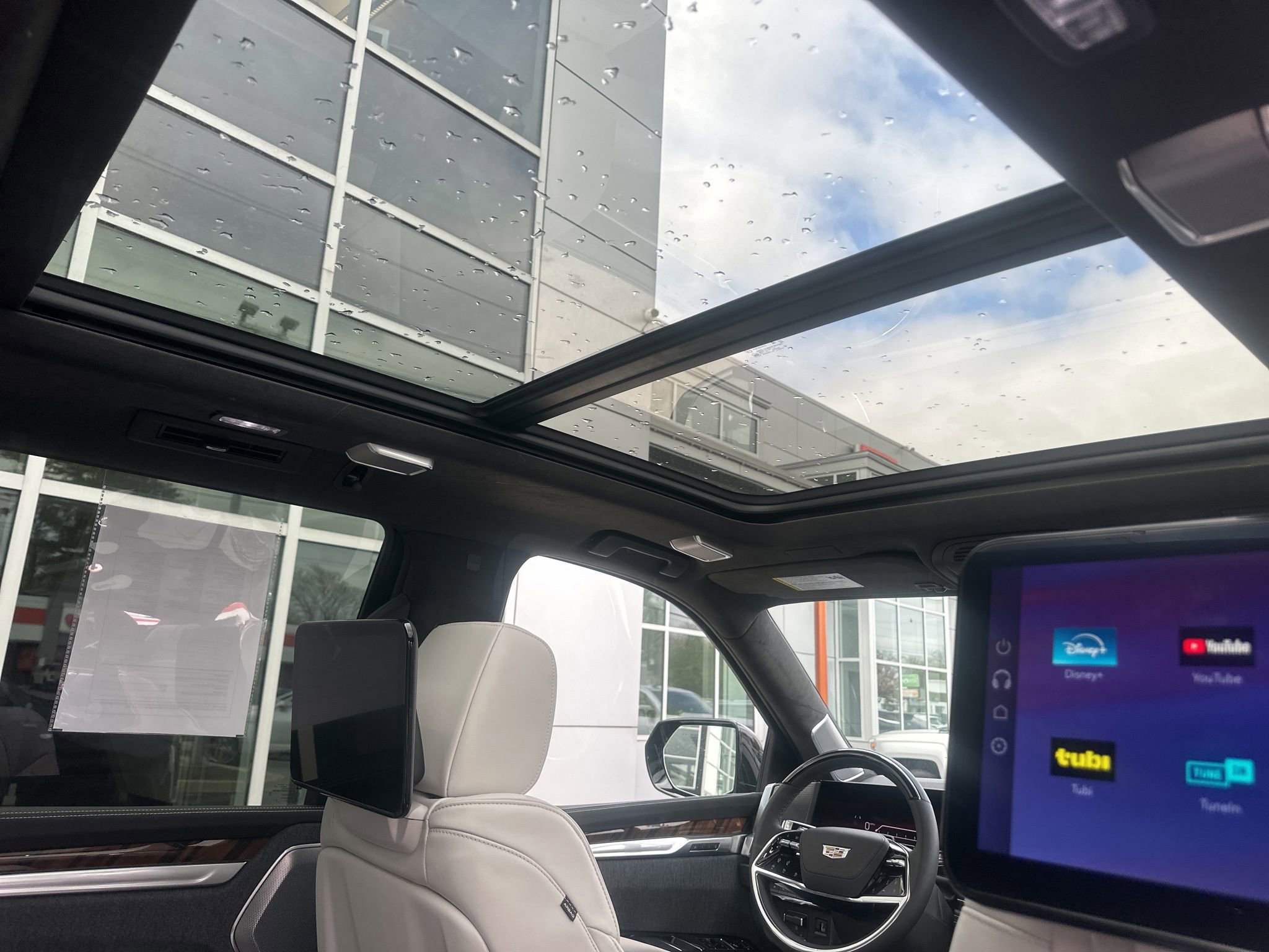 Used 2026 Cadillac Escalade Platinum Sport w/ LPO, ONYX Package image 35