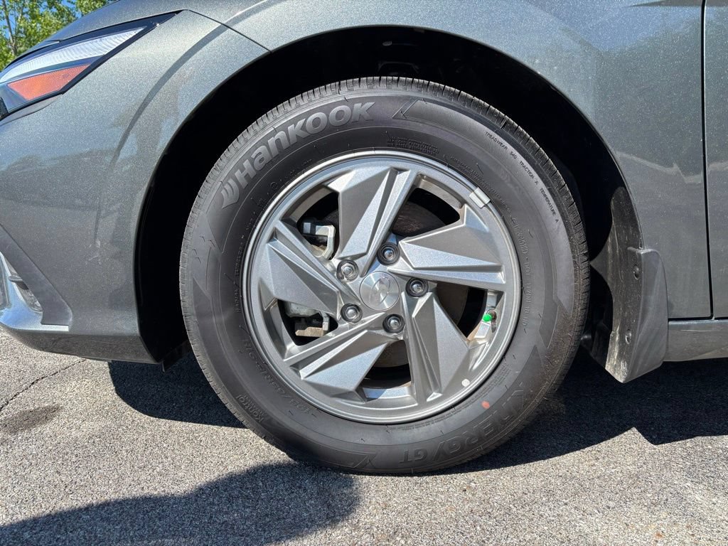 Certified 2026 Hyundai Elantra SE FWD image 11