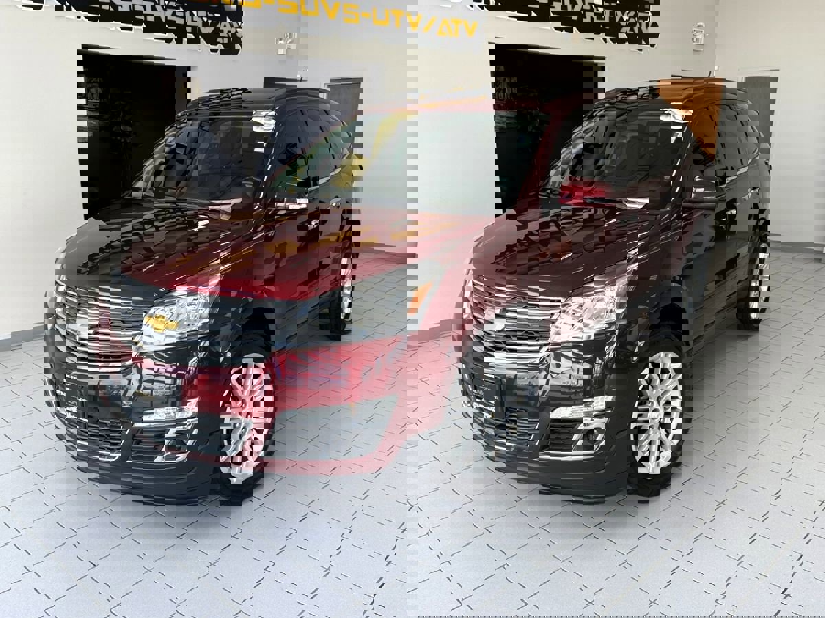 Used 2015 Chevrolet Traverse LT w/ Style and Technology Package image 1