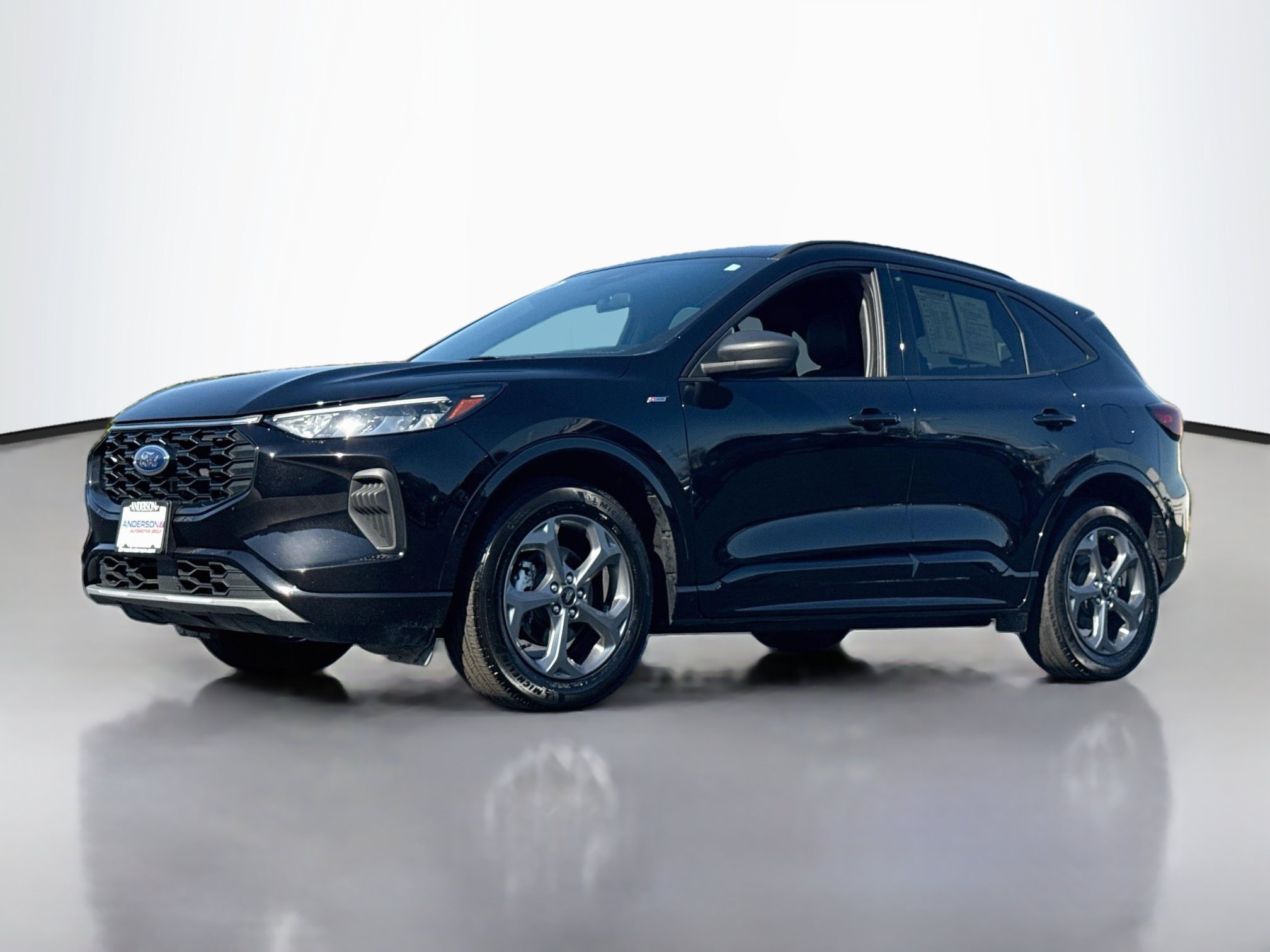 Used 2023 Ford Escape ST-Line w/ Tech Pack #1 AWD/4WD image 3