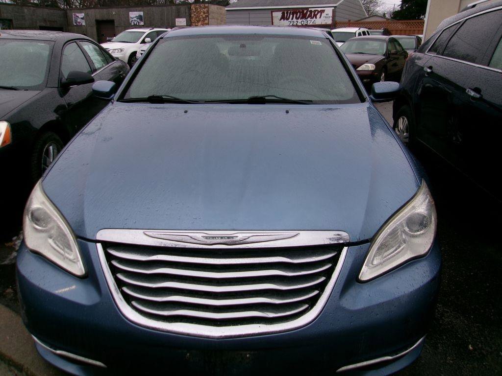 Used 2011 Chrysler 200 Touring FWD image 6