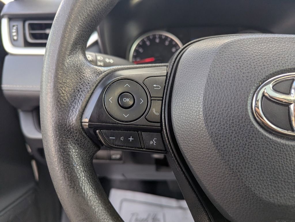 Used 2022 Toyota RAV4 XLE w/ Convenience Package image 28