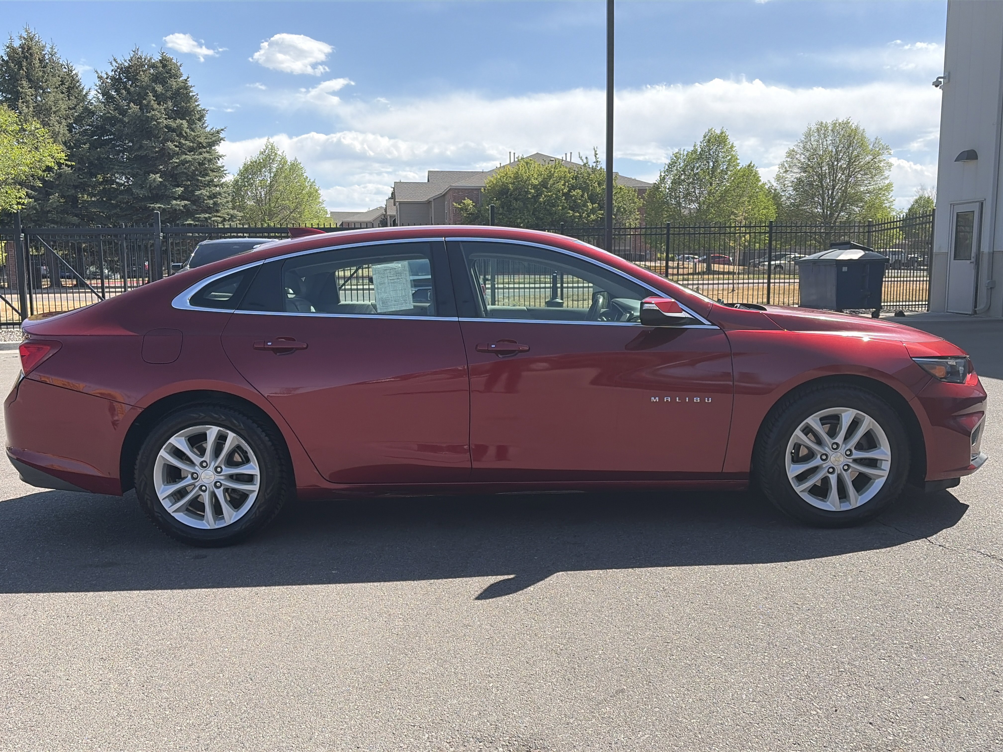 Used 2017 Chevrolet Malibu LT w/ Driver Confidence Package FWD image 4