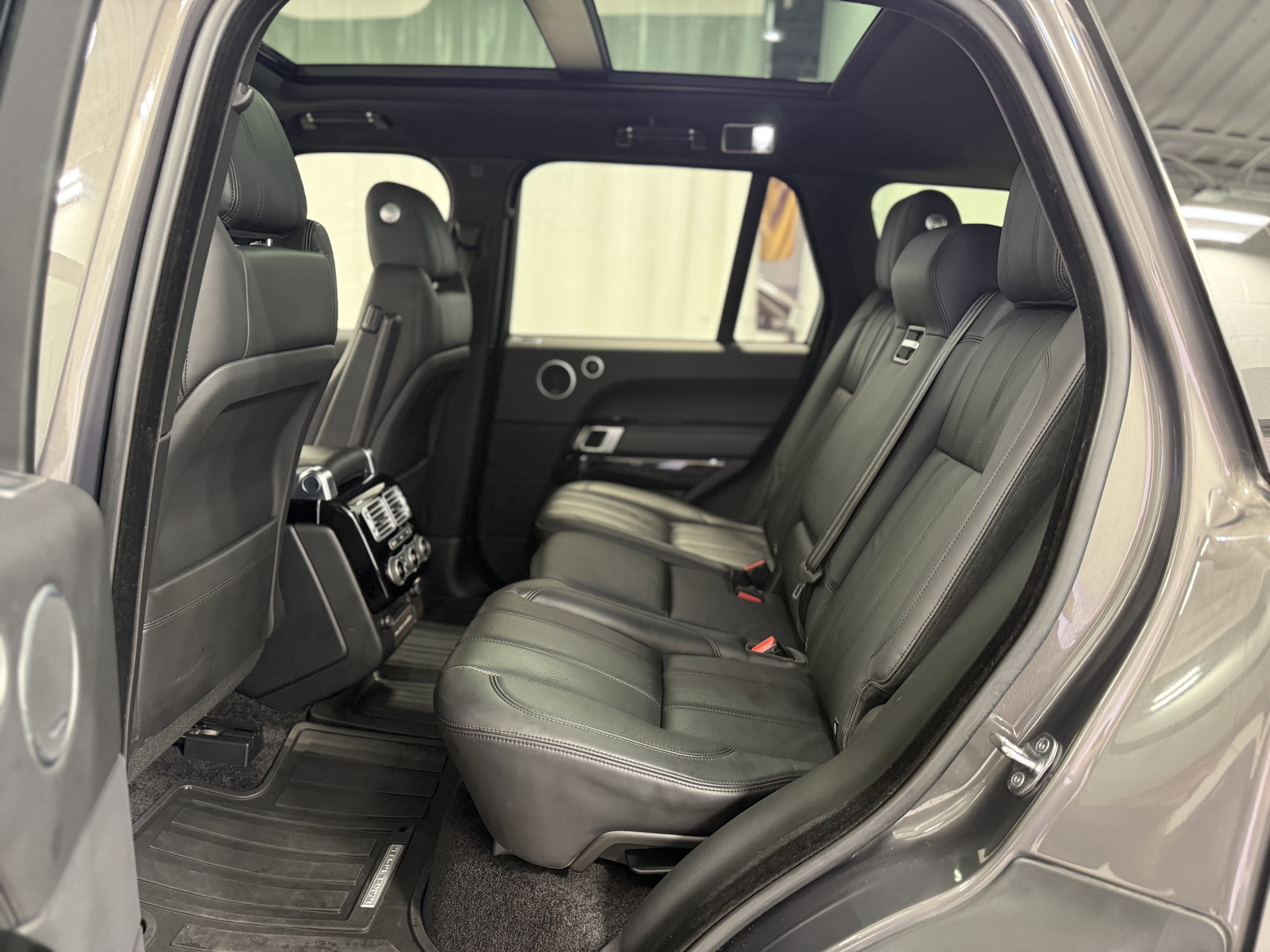 Used 2017 Land Rover Range Rover Supercharged image 24