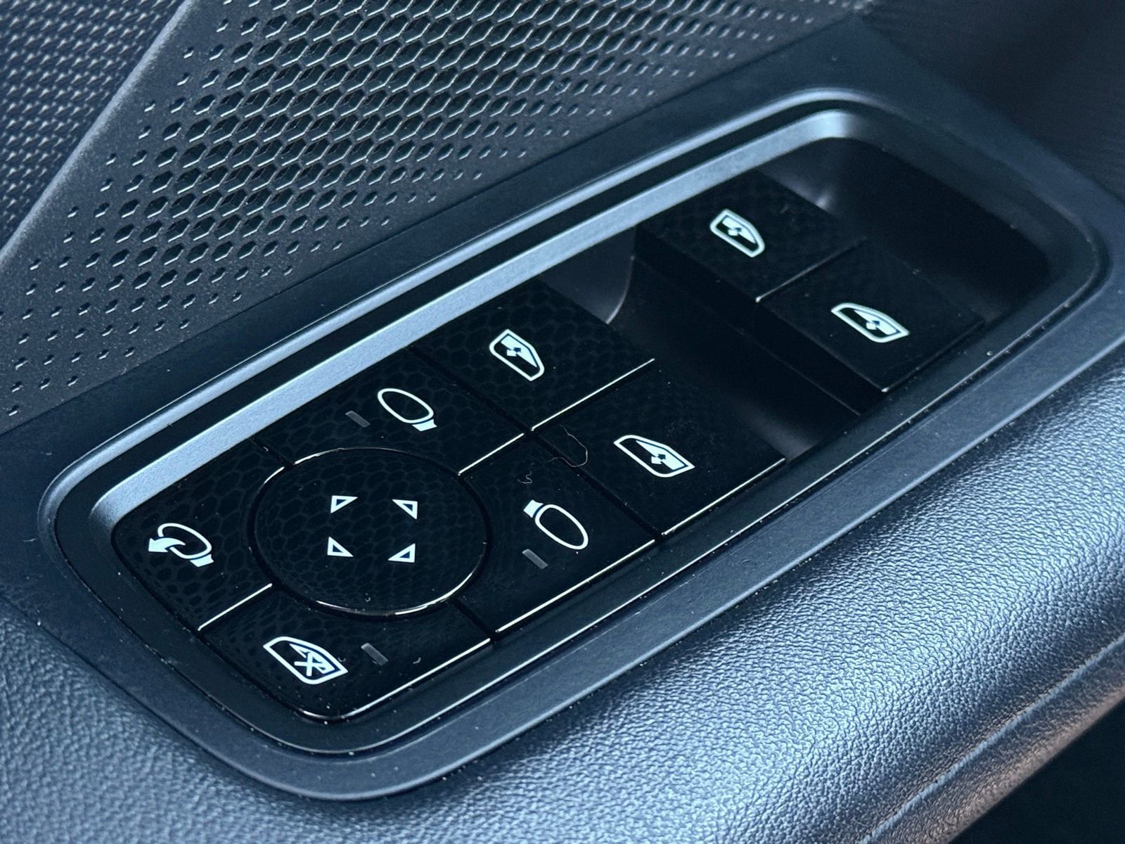 Used 2020 Porsche Taycan 4S image 34