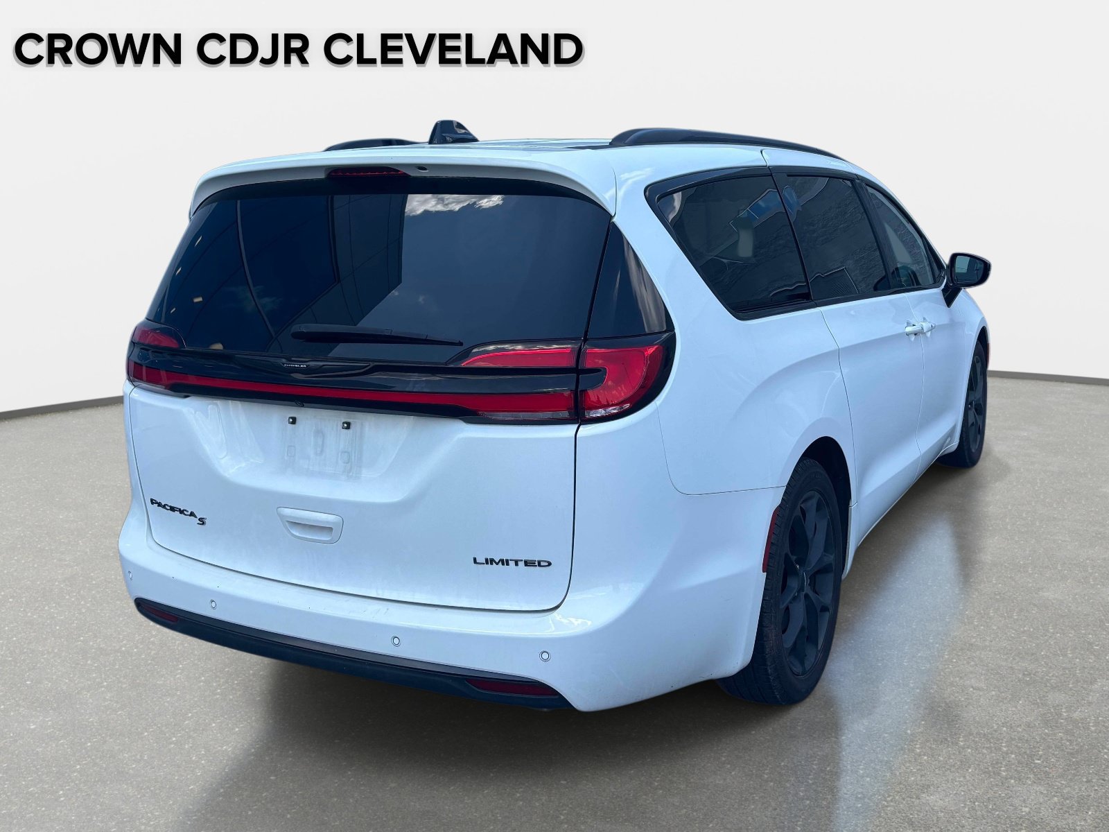 Used 2025 Chrysler Pacifica Limited FWD image 38