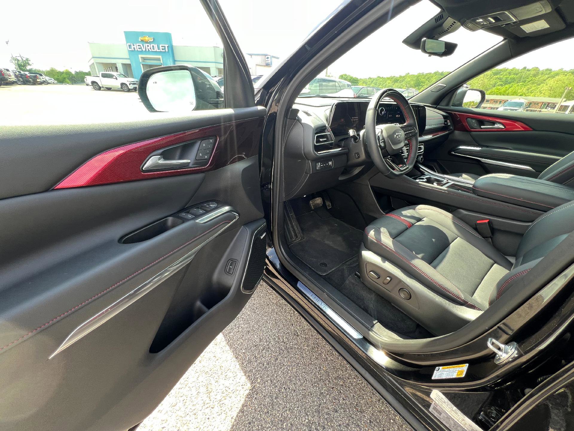 Used 2024 Chevrolet Traverse RS image 12