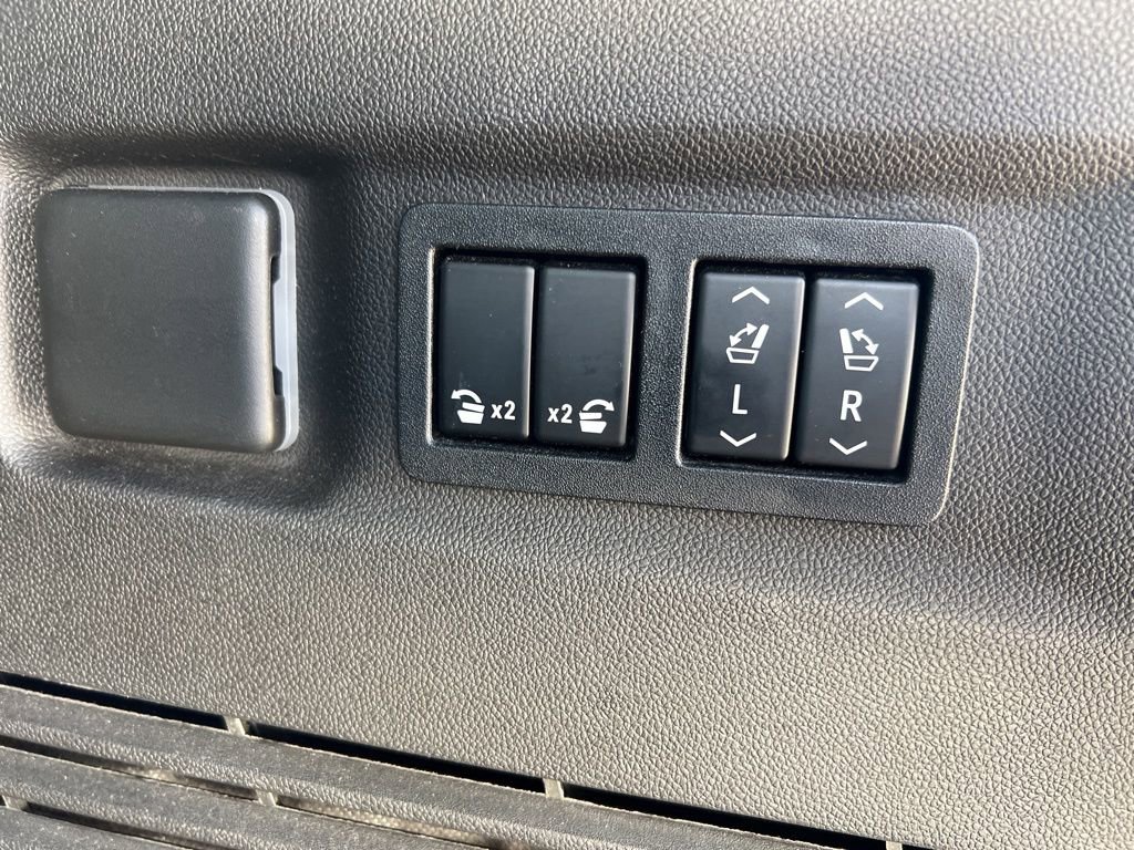 Used 2022 GMC Yukon XL Denali image 38