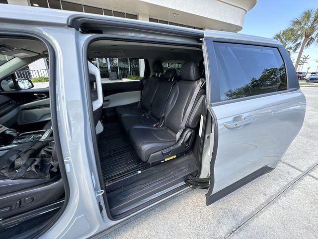 Used 2024 Kia Carnival EX image 29