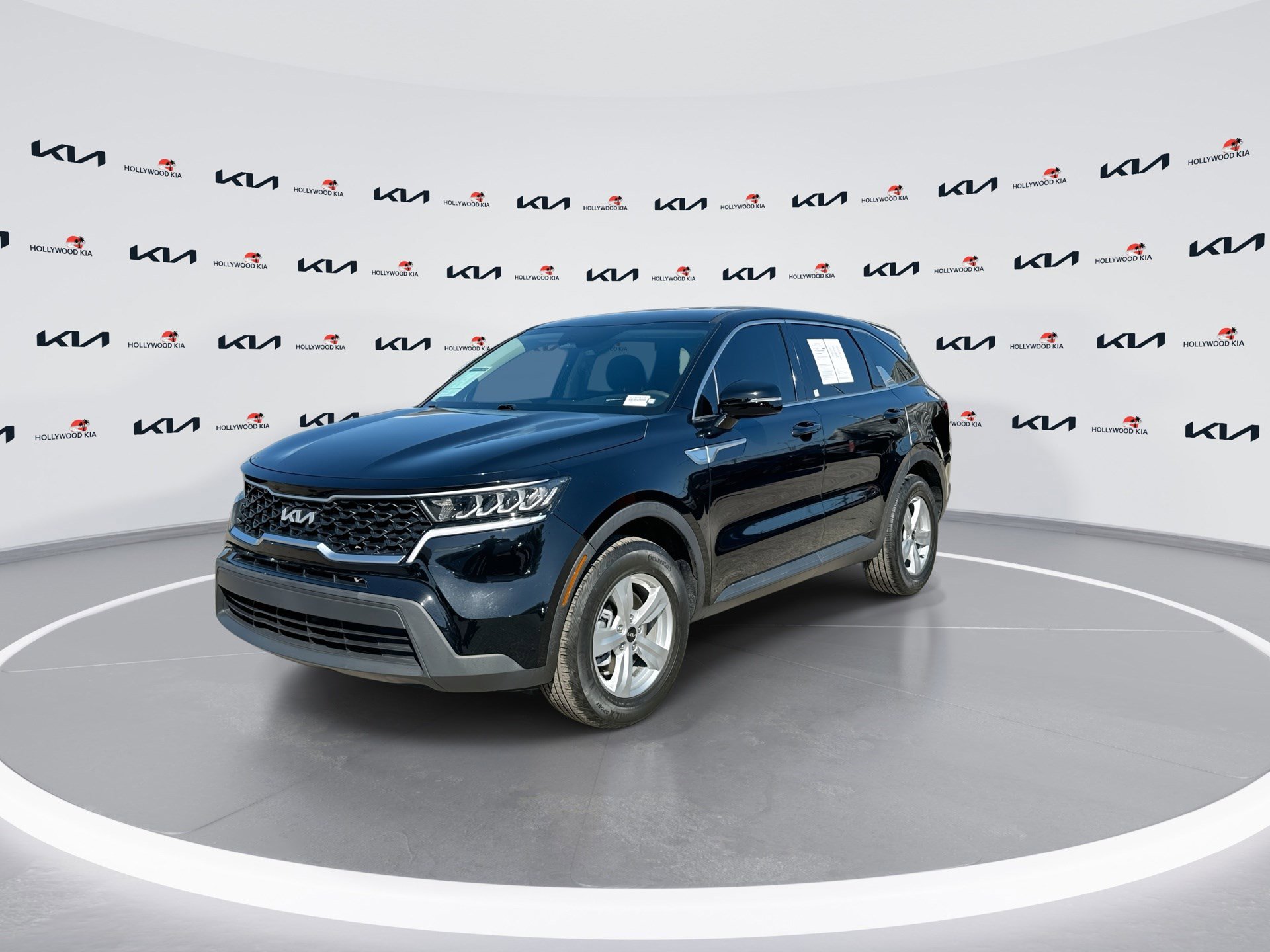 Used 2023 Kia Sorento LX image 4