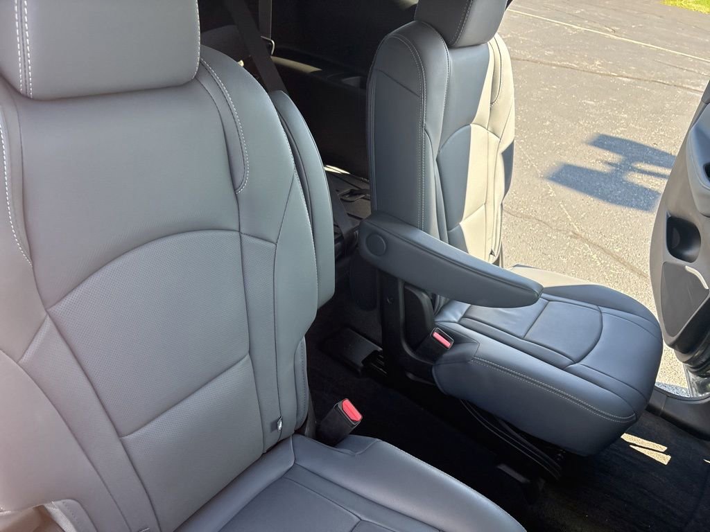 Used 2019 Buick Enclave Essence image 32