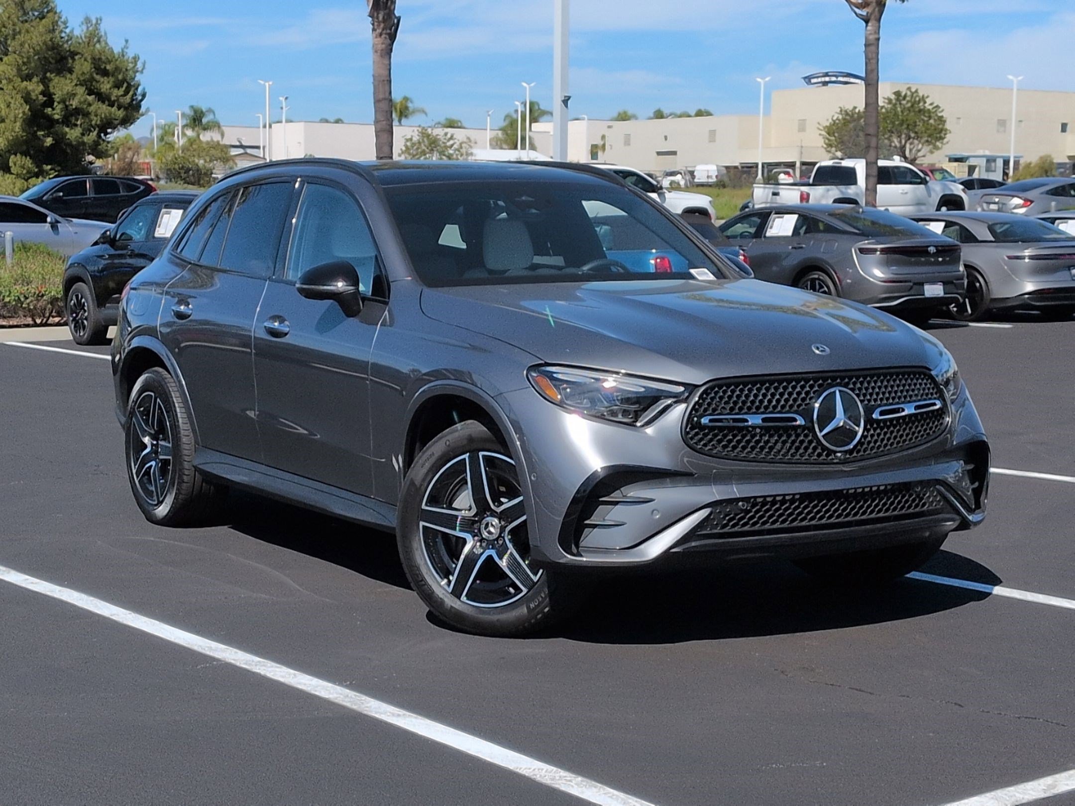 Used 2023 Mercedes-Benz GLC 300 4MATIC image 2