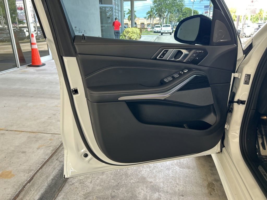 Used 2024 BMW X7 xDrive40i w/ M Sport Package image 53