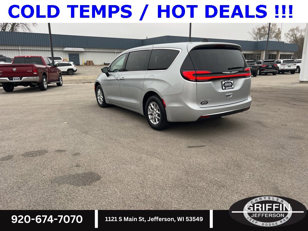 New 2026 Chrysler Pacifica Select image 14