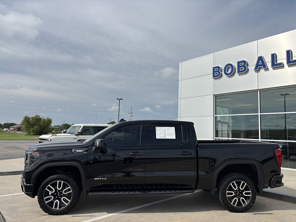 Used 2024 GMC Sierra 1500 AT4 w/ Technology Package AWD/4WD image 2