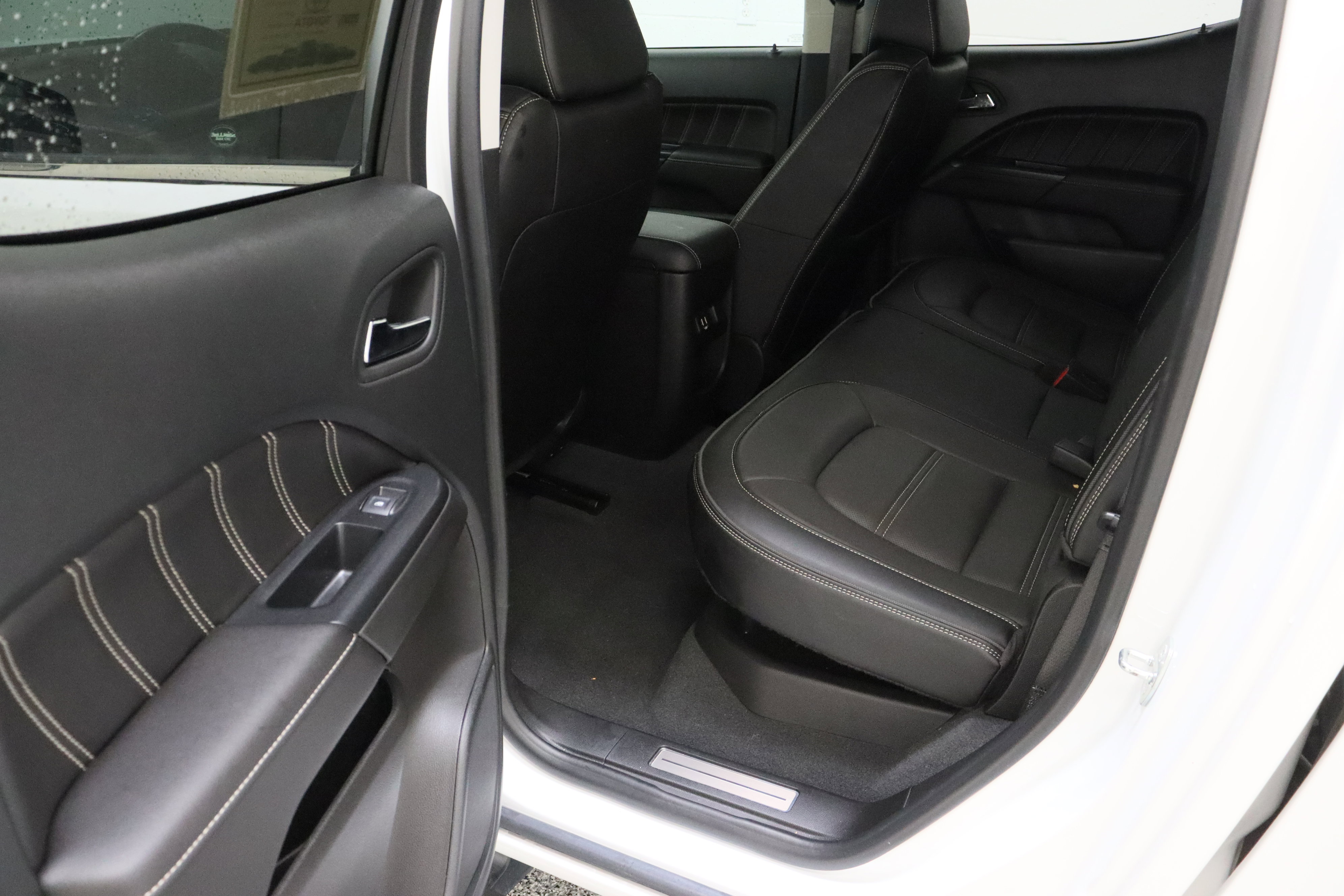Used 2022 GMC Canyon Denali RWD image 27