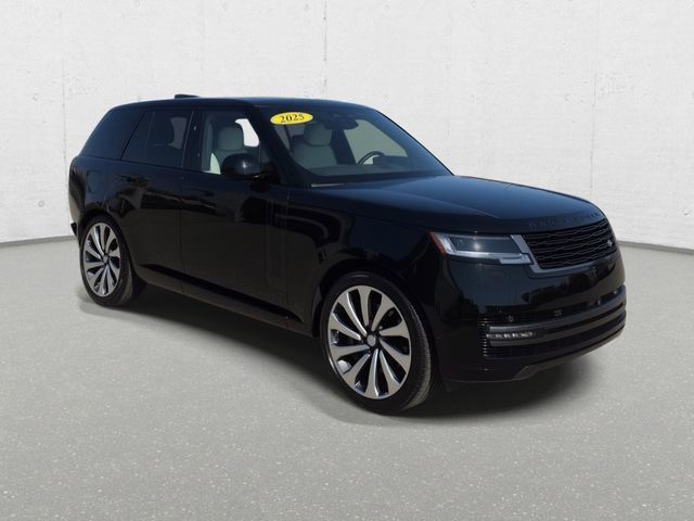 Used 2025 Land Rover Range Rover SE AWD/4WD image 3