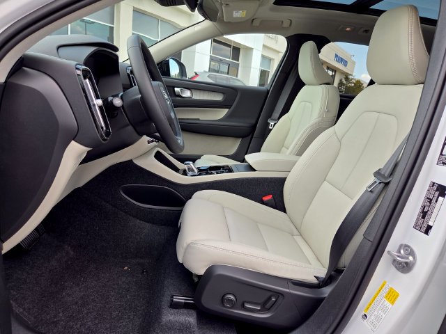 New 2026 Volvo XC40 B5 Plus w/ Protection Package Premier AWD/4WD image 7